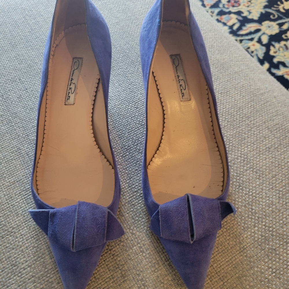 Oscar De La Renta Blue Suede Kitten Heels - Size 39 - fits like a US 8.5